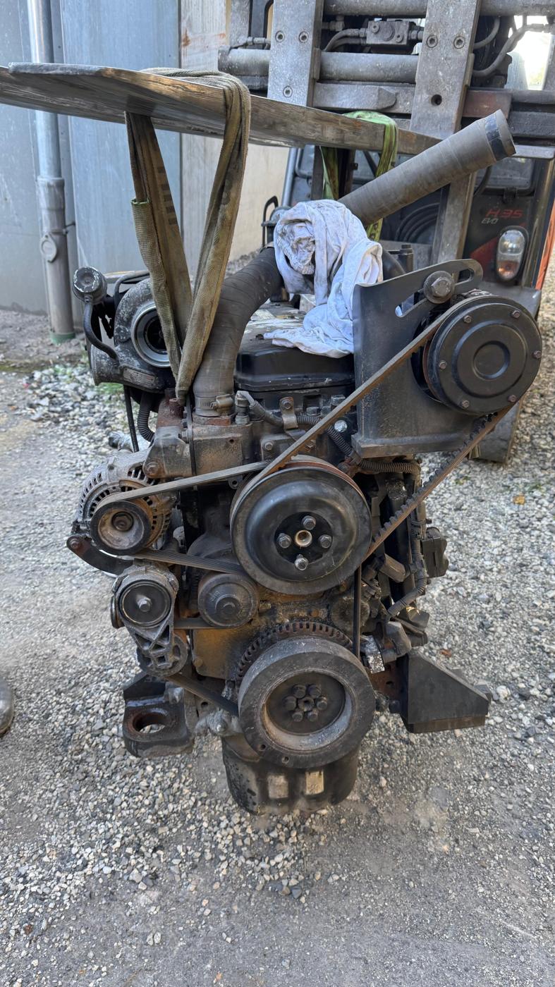 Ausgebauter Dieselmotor am Stapler